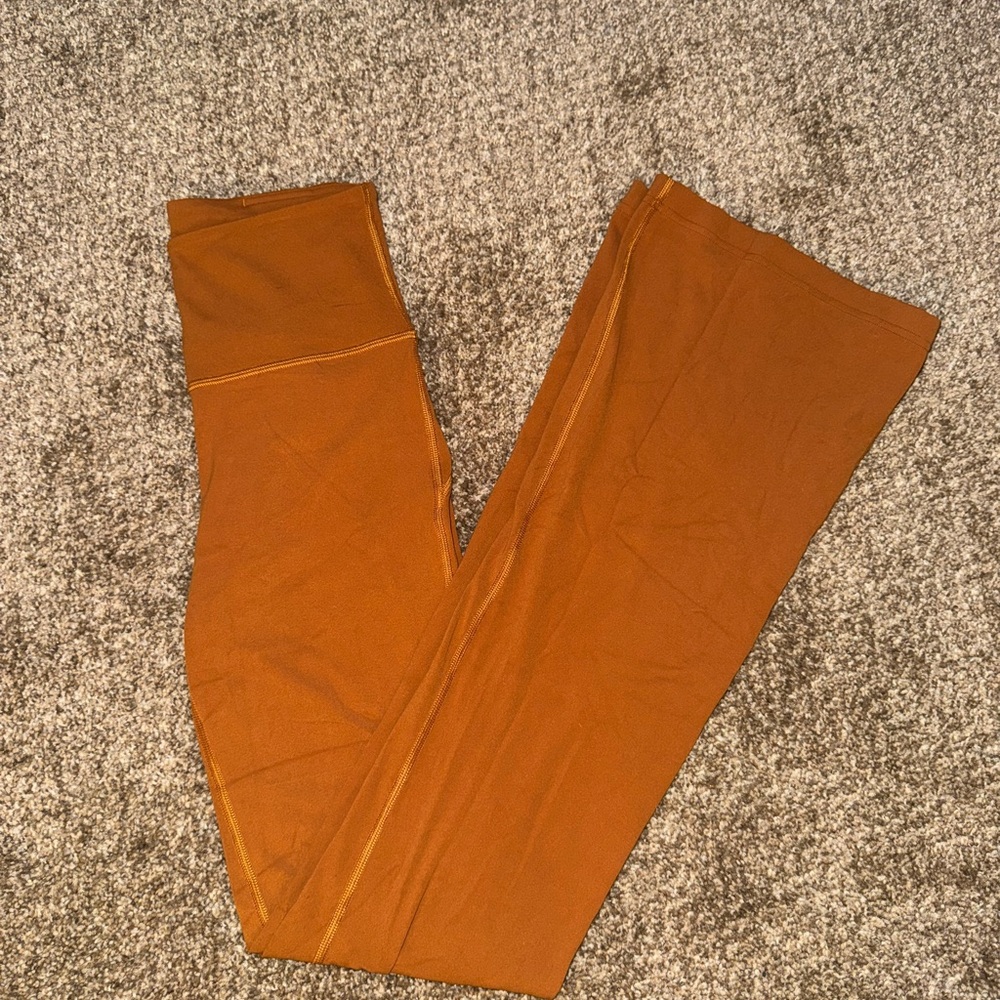 NWOT lululemon wunder under flare leggings Size 4